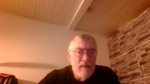 Snapshot of pinholder chatting on October 31, 11:28 pm Michael online show from October 31, 11:28 pm