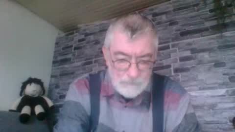 Snapshot of pinholder chatting on November 1, 11:34 am Michael online show from November 1, 11:34 am