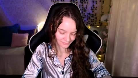 Snapshot of pink__sun chatting on March 8, 8:34 pm Stephanie online show from March 8, 8:34 pm