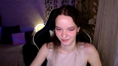 Snapshot of pink__sun chatting on April 5, 7:55 pm Stephanie online show from April 5, 7:55 pm