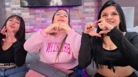 pink_as online show from June 10, 3:33 pm