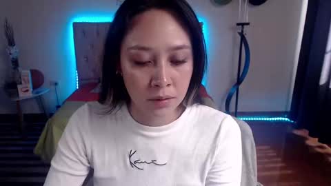 pink_blossom_ online show from September 12, 2:39 pm