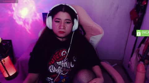 Snapshot of pink_girl0n chatting on December 18, 2:21 am Kitty online show from December 18, 2:21 am