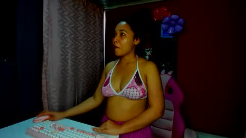 Snapshot of pink_lilit chatting on May 27, 2:14 pm pink_lilit online show from May 27, 2:14 pm