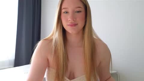 Snapshot of pink_rosee_ chatting on September 26, 3:21 am online show from September 26, 3:21 am