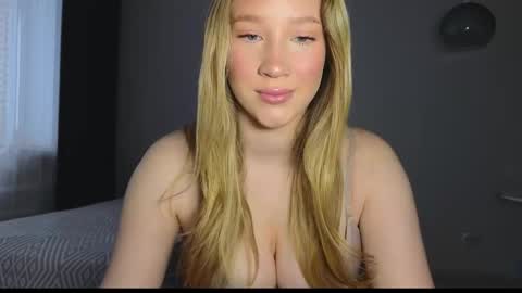 Snapshot of pink_rosee_ chatting on October 9, 2:53 am online show from October 9, 2:53 am