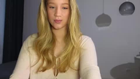 Snapshot of pink_rosee_ chatting on November 7, 3:28 am online show from November 7, 3:28 am