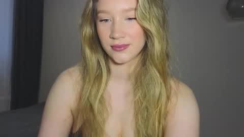 Snapshot of pink_rosee_ chatting on December 4, 3:27 am online show from December 4, 3:27 am