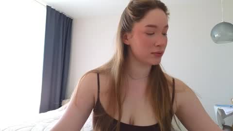Snapshot of pink_rosee_ chatting on June 1, 3:08 am online show from June 1, 3:08 am
