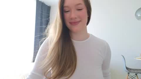 Snapshot of pink_rosee_ chatting on June 24, 3:27 am online show from June 24, 3:27 am