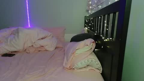 pink_tv online show from October 22, 1:28 am