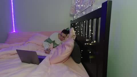 pink_tv online show from November 11, 4:01 am