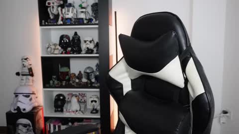 Emily online show from February 7, 5:16 pm