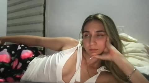 Snapshot of pinkilola chatting on March 26, 1:11 am Pinkilola online show from March 26, 1:11 am
