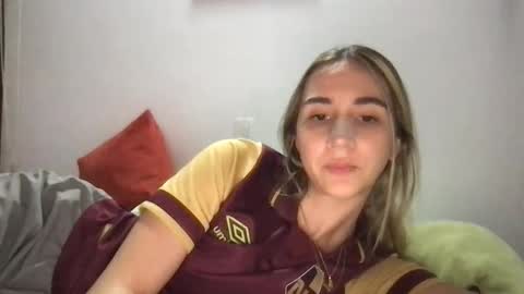 Snapshot of pinkilola chatting on April 13, 3:01 am Pinkilola online show from April 13, 3:01 am