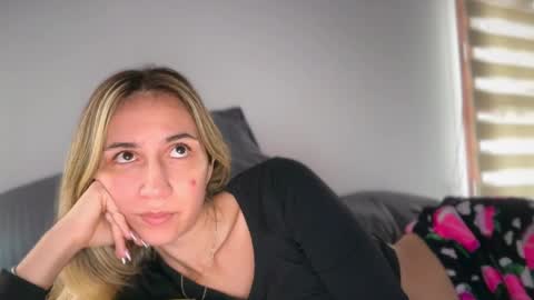 Snapshot of pinkilola chatting on April 19, 3:55 pm Pinkilola online show from April 19, 3:55 pm