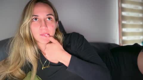 Snapshot of pinkilola chatting on April 19, 7:38 pm Pinkilola online show from April 19, 7:38 pm