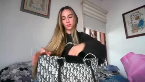 Snapshot of pinkilola chatting on May 2, 9:53 pm Pinkilola online show from May 2, 9:53 pm