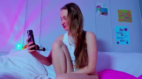 Snapshot of pinkk_lemonade chatting on February 22, 8:13 am Mila online show from February 22, 8:13 am