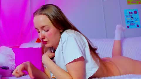 Snapshot of pinkk_lemonade chatting on February 25, 8:24 am Mila online show from February 25, 8:24 am