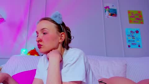 Snapshot of pinkk_lemonade chatting on March 23, 7:23 am Mila online show from March 23, 7:23 am