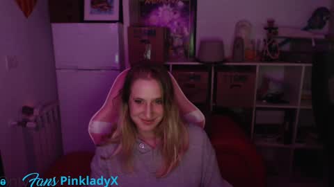 Snapshot of pinkladyx2 chatting on January 10, 7:32 pm pinkladyx2 online show from January 10, 7:32 pm