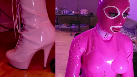 pinklatexgurl online show from December 19, 11:12 pm