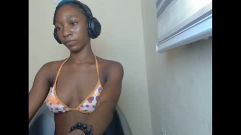Snapshot of pinknjuicyx chatting on December 9, 10:11 am pinknjuicyx online show from December 9, 10:11 am