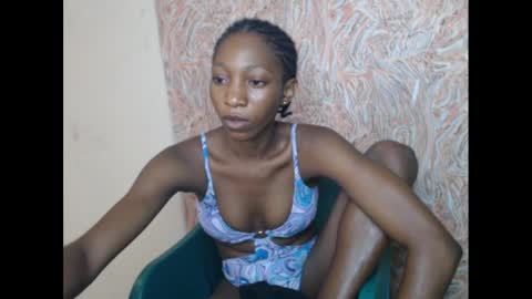 Snapshot of pinknjuicyx chatting on December 18, 8:31 am pinknjuicyx online show from December 18, 8:31 am
