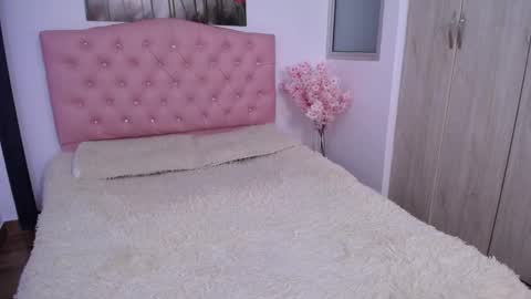 pinky_f00x online show from September 25, 2:37 am