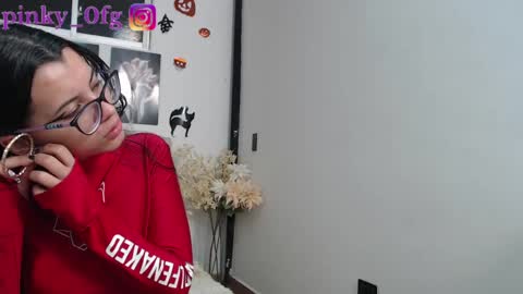 pinky_f00x online show from October 11, 12:21 am