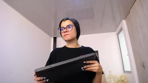 pinky_f00x online show from April 2, 7:22 pm