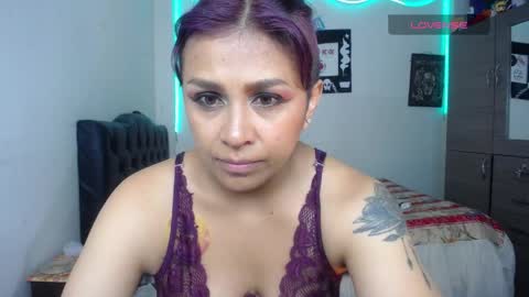 Snapshot of pinky_pinky_ chatting on April 5, 10:40 pm VIOLETA LOPEZ online show from April 5, 10:40 pm