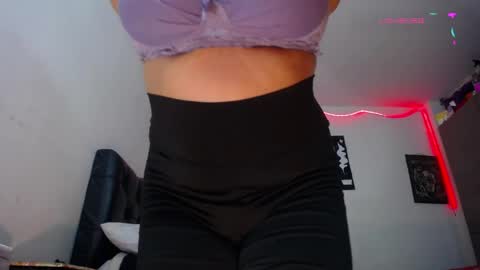 Snapshot of pinky_pinky_ chatting on April 19, 12:00 am VIOLETA LOPEZ online show from April 19, 12:00 am