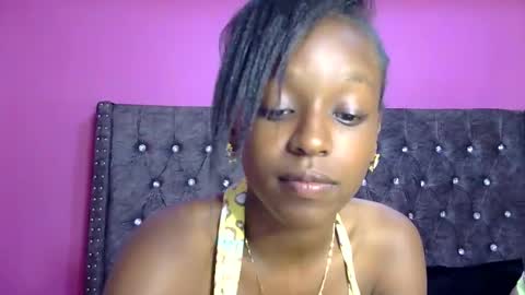 Snapshot of pinky_vy chatting on January 10, 5:02 pm pinky online show from January 10, 5:02 pm