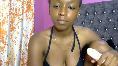 Snapshot of pinky_vy chatting on January 18, 1:19 am pinky online show from January 18, 1:19 am