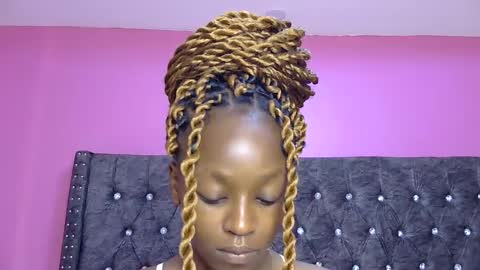 Snapshot of pinky_vy chatting on February 3, 8:13 am pinky online show from February 3, 8:13 am