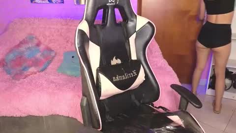 pinkygirl20 online show from March 11, 3:56 am