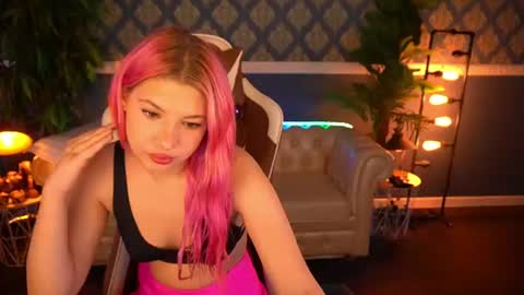 pinkytrix online show from June 13, 6:00 am