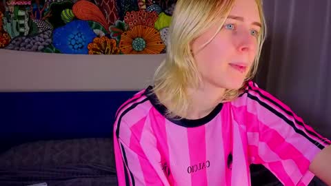 Snapshot of pis_sos chatting on March 27, 3:12 pm pis_sos online show from March 27, 3:12 pm