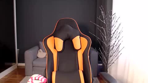 piscesgirl06 online show from December 5, 6:55 am