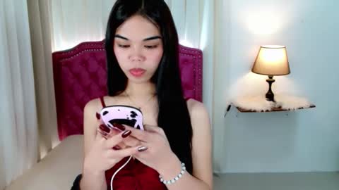 Snapshot of pitchy_pitch chatting on March 31, 1:33 pm The Girl Named Eyve online show from March 31, 1:33 pm