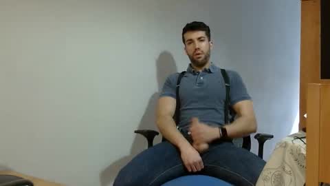 Snapshot of pitruki00 chatting on February 8, 2:42 pm pitruki00 online show from February 8, 2:42 pm