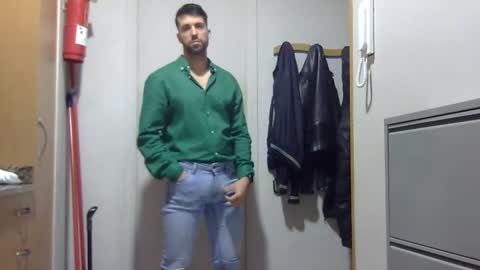 Snapshot of pitruki00 chatting on February 11, 8:41 am pitruki00 online show from February 11, 8:41 am