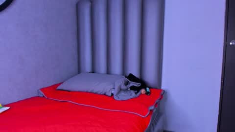 pitufa__ online show from January 7, 8:11 pm