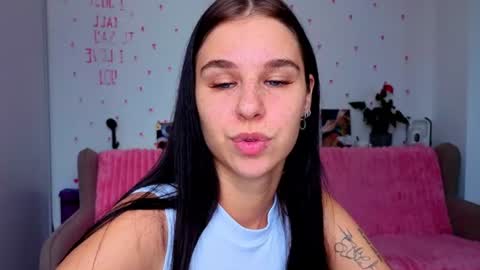 Snapshot of pixie_molly chatting on June 28, 6:19 am Molly online show from June 28, 6:19 am