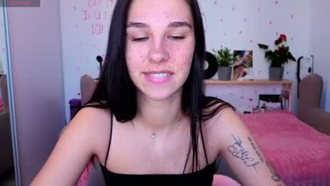 Snapshot of pixie_molly chatting on July 5, 2:29 am Molly online show from July 5, 2:29 am