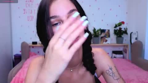 Snapshot of pixie_molly chatting on July 14, 7:24 am Molly online show from July 14, 7:24 am