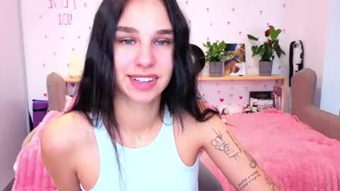 Snapshot of pixie_molly chatting on July 26, 5:37 am Molly online show from July 26, 5:37 am
