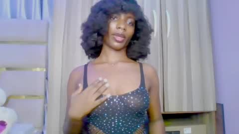 Snapshot of pixie_pulse chatting on June 18, 6:35 am Ella online show from June 18, 6:35 am